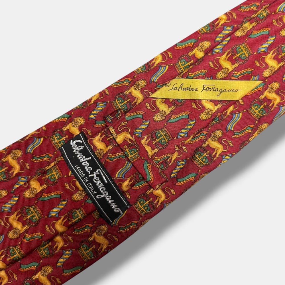 Salvatore Ferragamo Tie‎ Mens OS Red Heraldic Lion Crown Silk Italy 3.5" Width